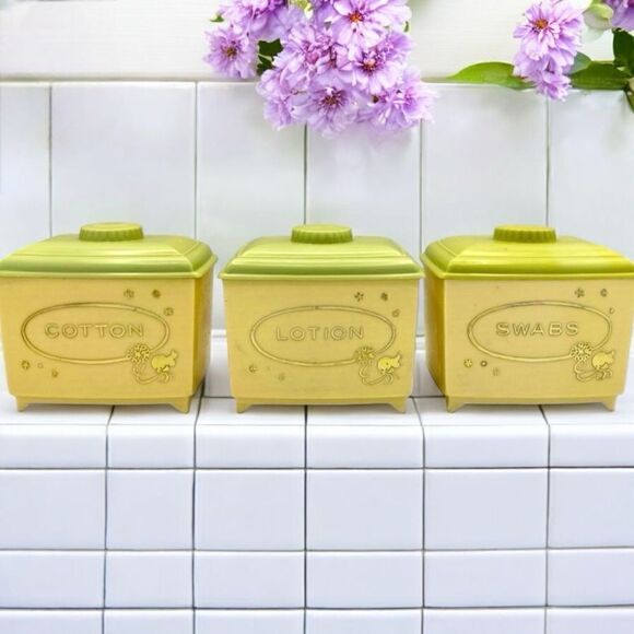 Vintage Baby Nursery Plastic Footed Organizing Jars Pale Yellow Green Lids - Picture 1 of 16